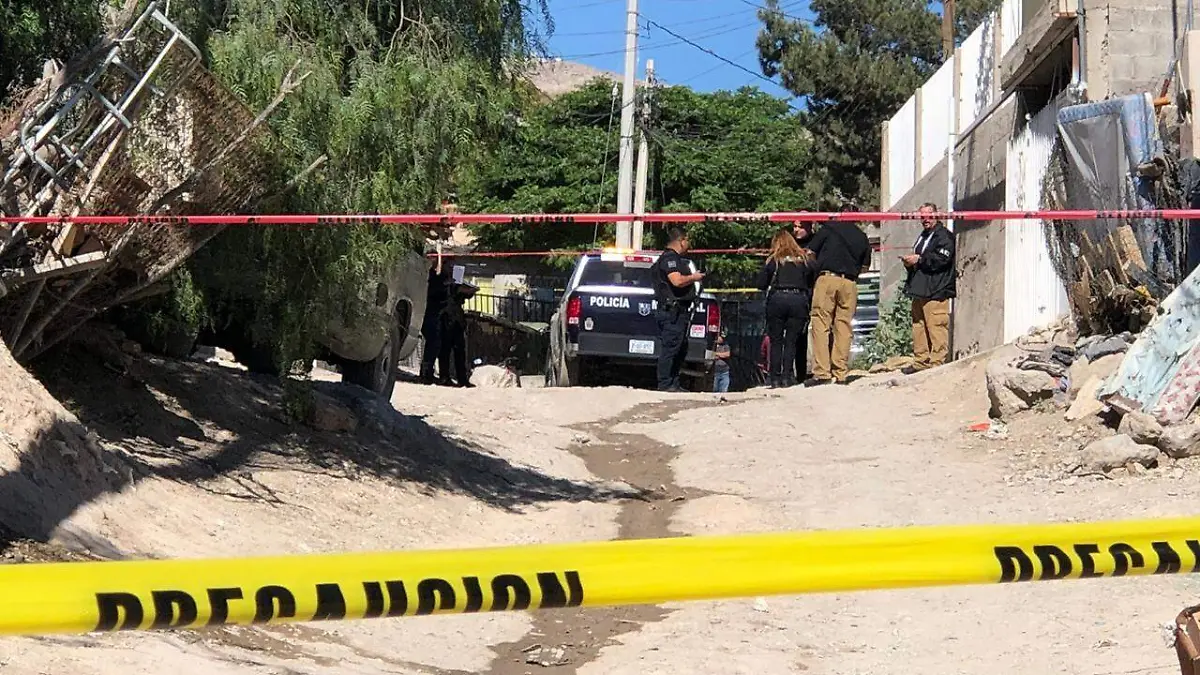 hombre asesinado frente a su esposa